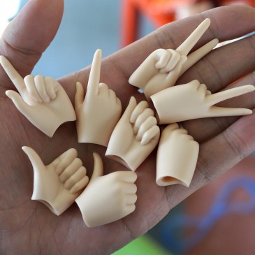 Culture Japan - Smart Doll Hand Gestures